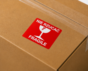 Etykiety NIE RZUCAĆ FRAGILE 8x8 cm czerwone 100 sztuk.png